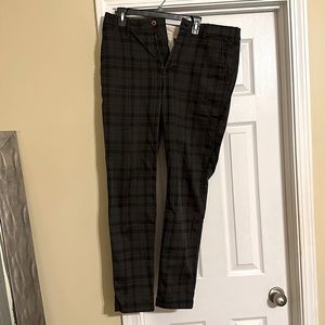 Hollister. 36x32 Super Skinny Chino Pants